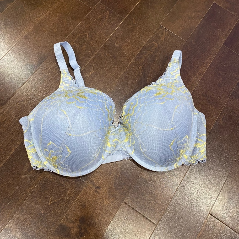 42DD wired lightly lined bra